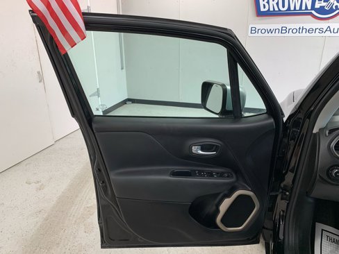Used 2017 Jeep Renegade Limited image 13