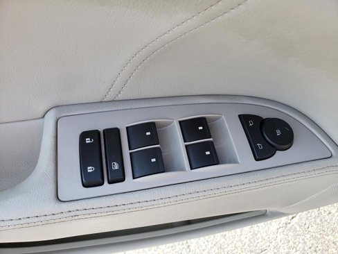 Used 2011 Buick Lucerne CXL image 22