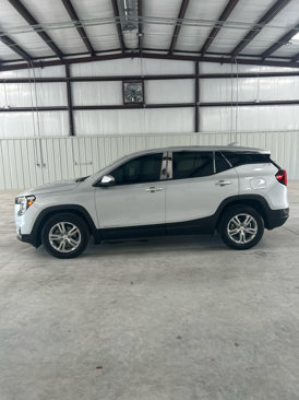 Used 2022 GMC Terrain SLE image 2