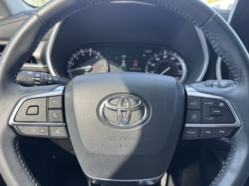 Used 2020 Toyota Highlander XLE image 15