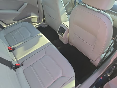 Used 2018 Volkswagen Passat 2.0T SE image 11