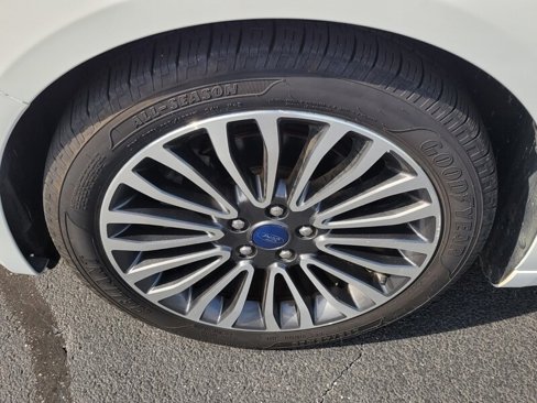 Used 2018 Ford Fusion SE w/ Fusion SE Technology Package image 16