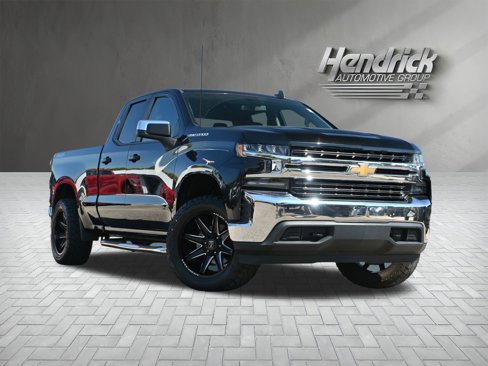 Used 2020 Chevrolet Silverado 1500 LT w/ Trailering Package image 2