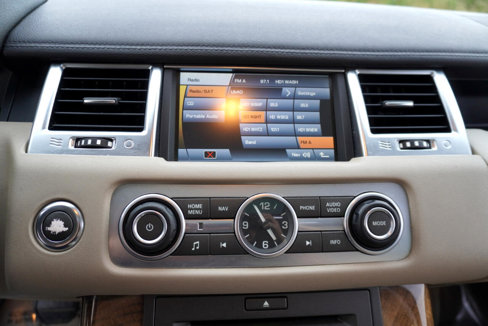 Used 2011 Land Rover Range Rover Sport HSE image 13