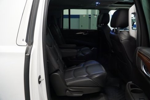 Used 2020 Cadillac Escalade ESV Luxury w/ LPO, Radiant Package image 19