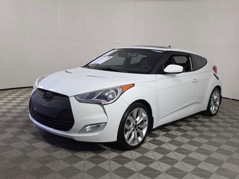 Used 2013 Hyundai Veloster w/ Style Pkg image 3