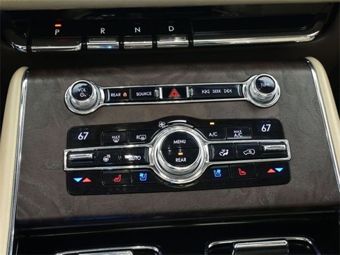 Used 2020 Lincoln Aviator Reserve w/ Equipment Group 202A image 6