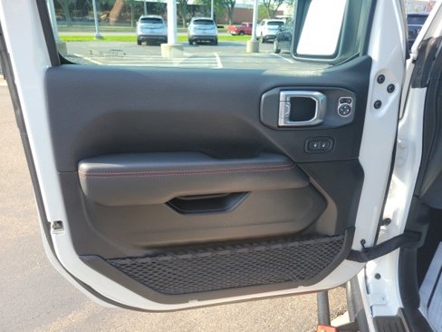 Used 2023 Jeep Wrangler Rubicon w/ Cold Weather Group image 16
