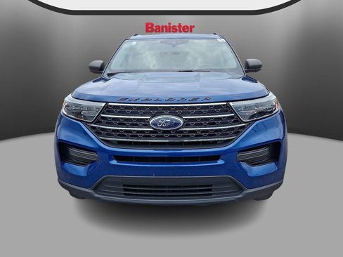 Used 2021 Ford Explorer XLT image 2
