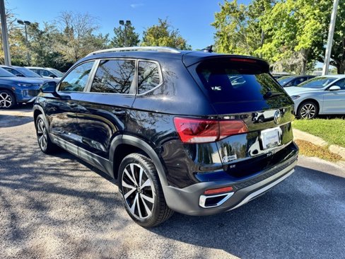 Certified 2024 Volkswagen Taos SE image 5