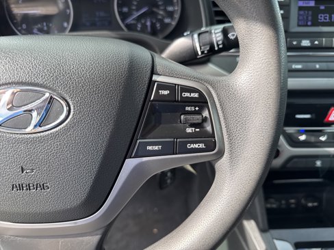 Used 2018 Hyundai Elantra SE image 39