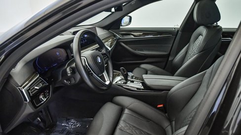 Certified 2021 BMW 530i w/ Convenience Package image 18
