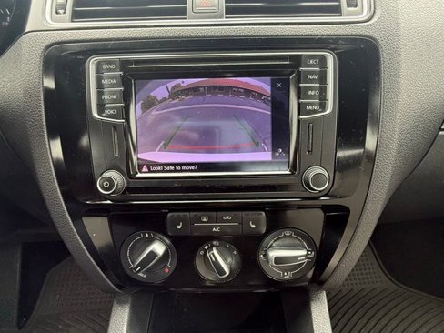 Used 2016 Volkswagen Jetta Sport image 25