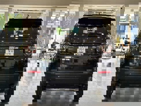 Used 2016 Land Rover Discovery Sport SE image 5