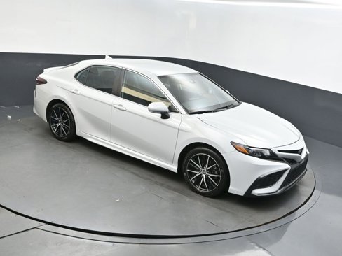 Used 2024 Toyota Camry SE image 32