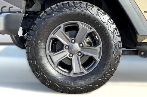 Used 2018 Jeep Wrangler Unlimited Sport w/ Connectivity Group image 10
