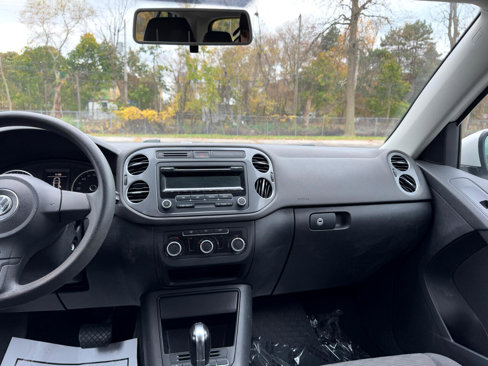 Used 2012 Volkswagen Tiguan S image 39