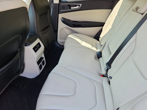 Used 2019 Ford Edge Titanium image 5