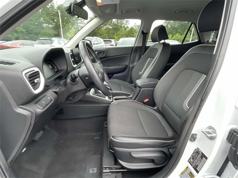 Certified 2023 Hyundai Venue Limited w/ Cargo Package image 10
