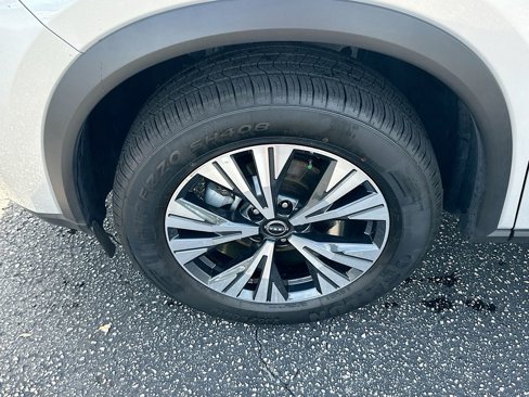 Used 2023 Nissan Rogue SV image 30