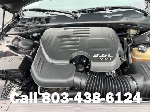 Used 2015 Dodge Challenger SXT image 29