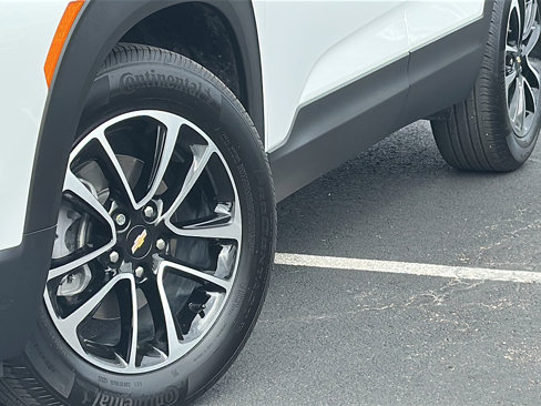 Used 2024 Chevrolet TrailBlazer LT w/ Convenience Package image 3