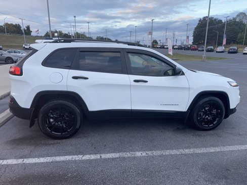 Used 2017 Jeep Cherokee Sport image 6