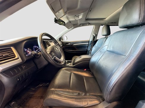 Used 2015 Toyota Highlander XLE image 21