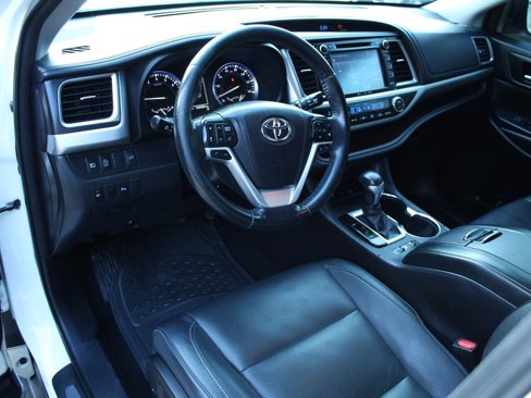 Used 2017 Toyota Highlander Limited image 8