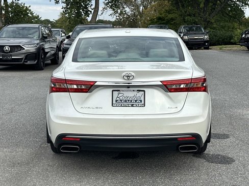 Used 2018 Toyota Avalon XLE Premium image 5