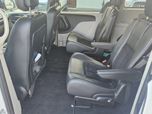 Used 2017 Dodge Grand Caravan SXT w/ Rear Park Assist Package image 15