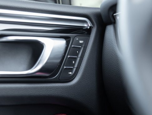 Used 2025 Porsche Macan image 18