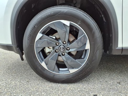 Used 2024 Nissan Rogue SV image 10