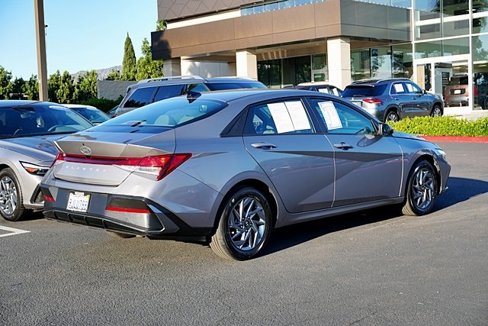 Certified 2024 Hyundai Elantra SEL image 8
