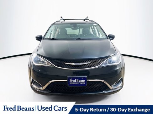 Used 2017 Chrysler Pacifica Touring-L image 2
