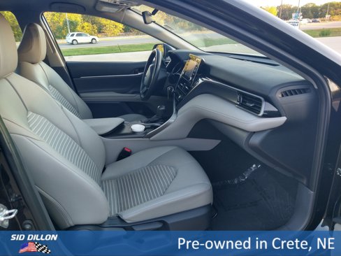 Used 2023 Toyota Camry SE image 4
