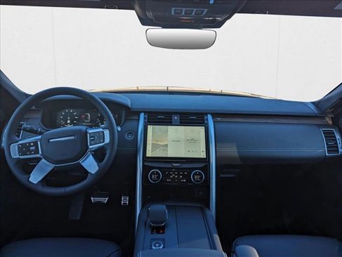 Certified 2024 Land Rover Discovery Dynamic SE image 16