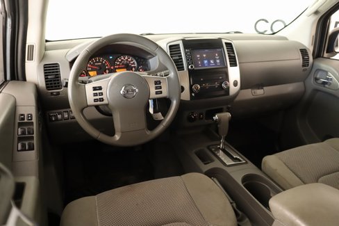Used 2019 Nissan Frontier SV image 2