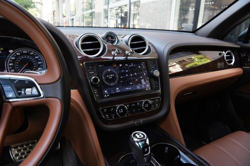 Used 2017 Bentley Bentayga image 15