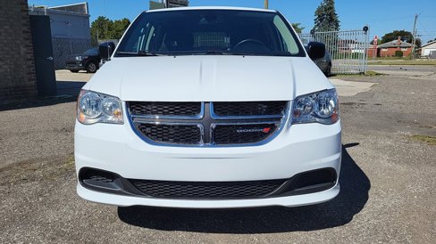 Used 2017 Dodge Grand Caravan SE w/ UConnect Hands-Free Group image 4