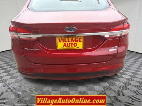 Used 2017 Ford Fusion SE w/ Fusion SE Technology Package image 13