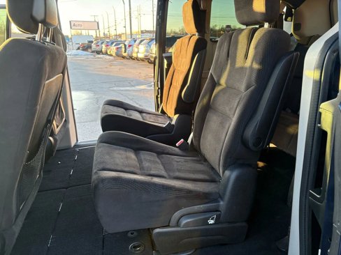 Used 2014 Dodge Grand Caravan SE image 24