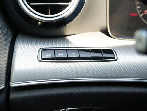 Certified 2019 Mercedes-Benz E 300 4MATIC image 30