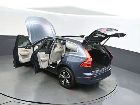 Used 2022 Volvo XC60 B5 Momentum w/ Climate Package image 2
