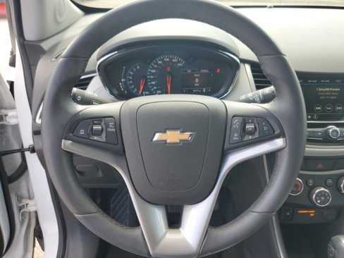 Used 2019 Chevrolet Trax LT w/ LT Convenience Package image 12
