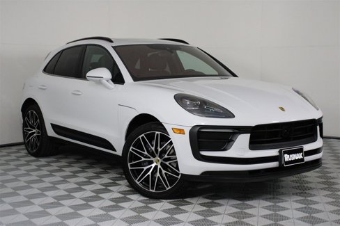 Certified 2025 Porsche Macan image 9