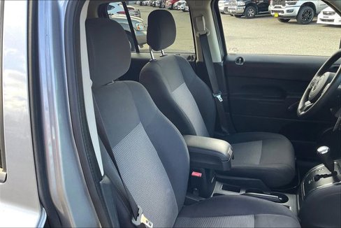 Used 2015 Jeep Patriot Sport image 6
