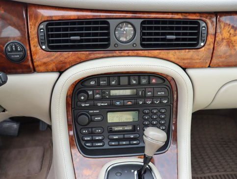 Used 1998 Jaguar XJ8 image 12