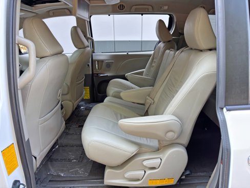 Used 2011 Toyota Sienna XLE image 41