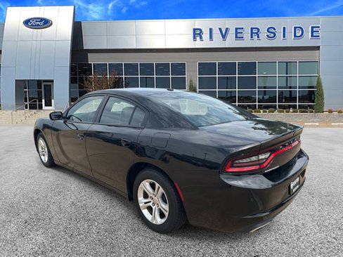 Used 2022 Dodge Charger SXT w/ Leather Interior Group image 6
